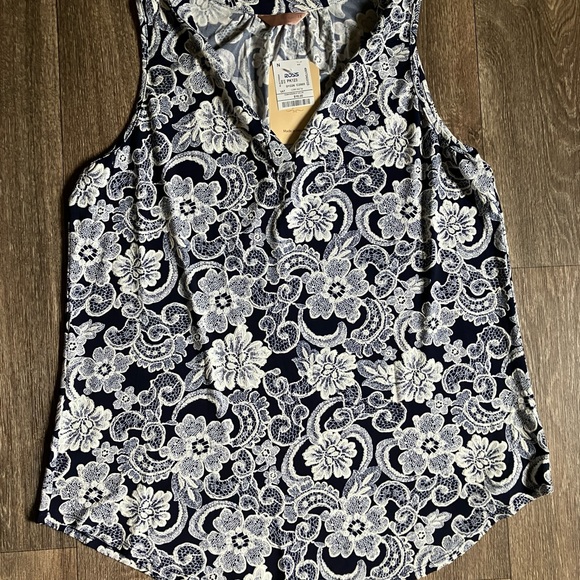 NWT 1X  Sleevless Flattering Pleated Top NWT - Picture 11 of 12